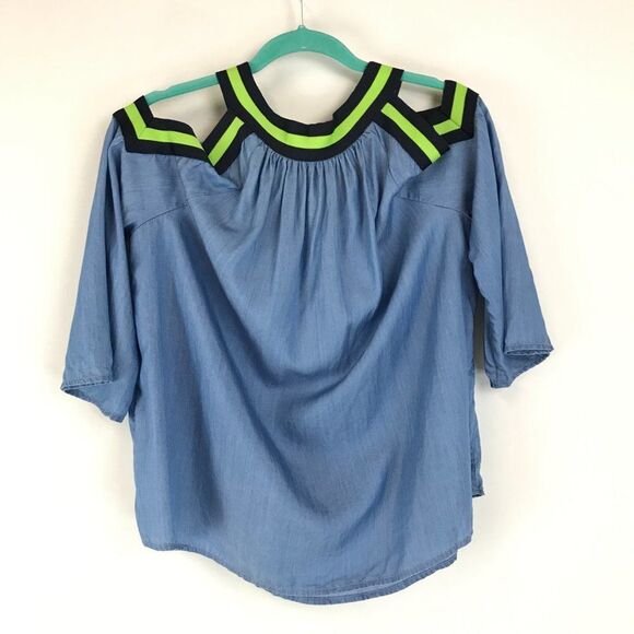 Crown & Ivy Chambray Cold Shoulder Top Women's Size Medium Blue Striped Cutouts - Picture 2 of 8